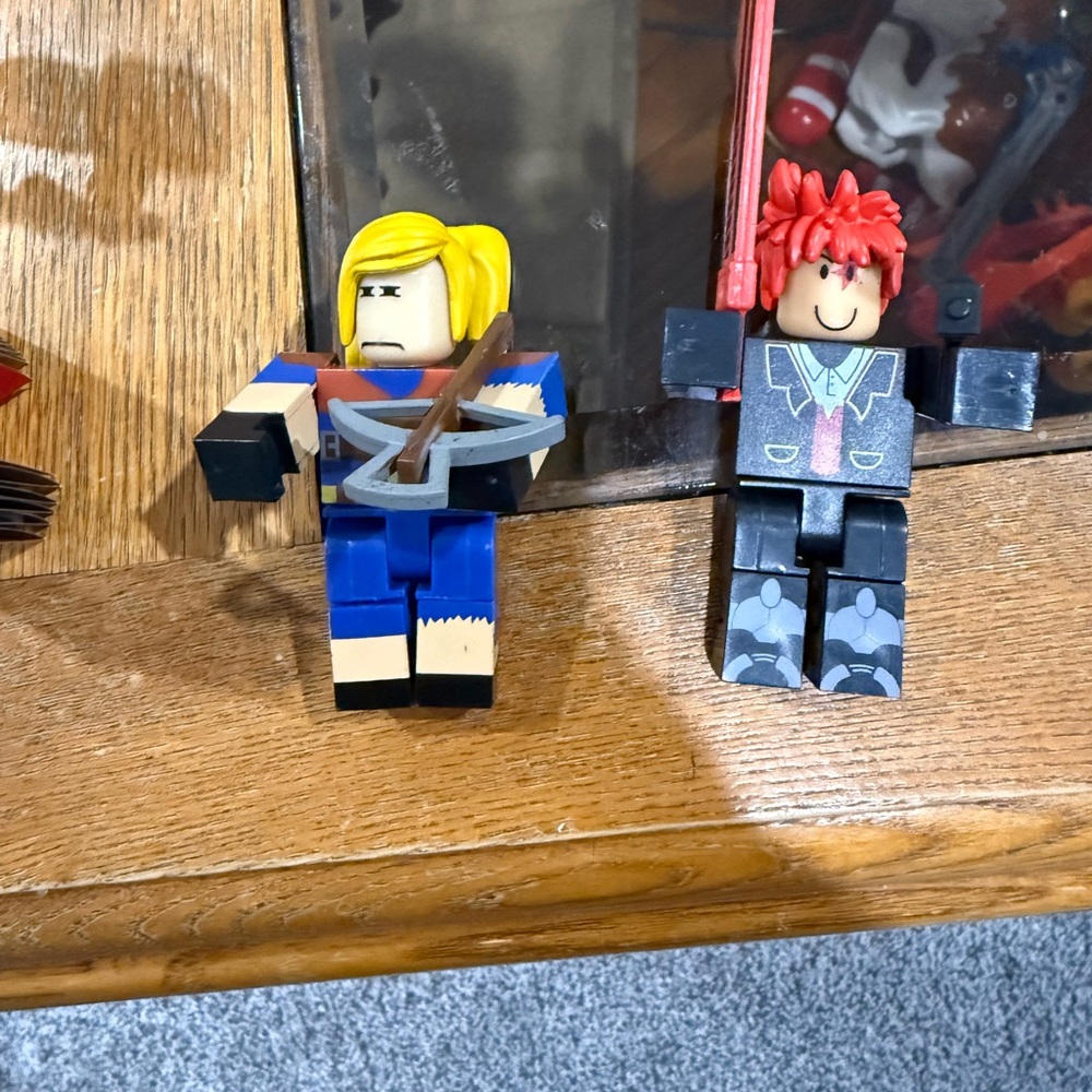 NEW Red LAZER & Giant Hunter ROBLOX Series 2 Mini Figures With NO CODE